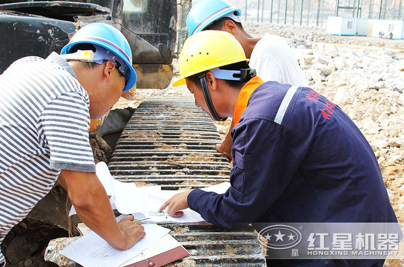 紅星機(jī)器技術(shù)人員為客戶(hù)現(xiàn)場(chǎng)指導(dǎo) 紅星機(jī)器技術(shù)人員為客戶(hù)現(xiàn)場(chǎng)指導(dǎo)