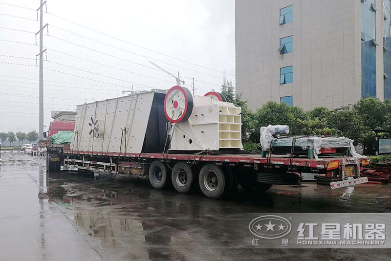 為山東客戶(hù)送去柴油式小型顎式破碎機(jī) 為山東客戶(hù)送去柴油式小型顎式破碎機(jī)