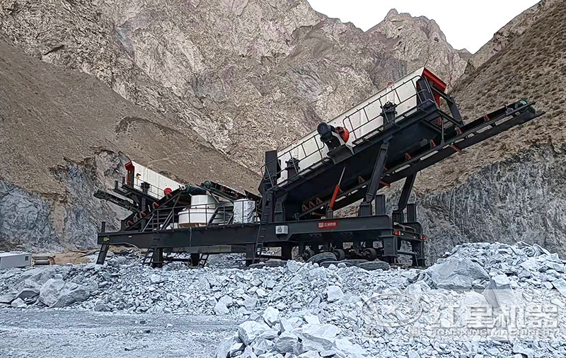 輪胎式移動砂石制砂機現(xiàn)場，固定好即可作業(yè)