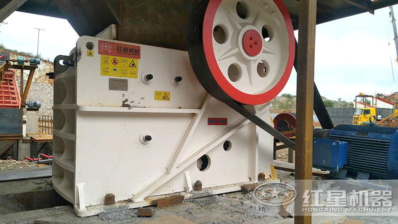 57鄂破用于砂石場破碎生產(chǎn)線初級破碎機(jī) 57鄂破用于砂石場破碎生產(chǎn)線初級破碎機(jī)