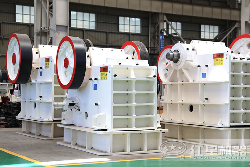 粗碎選用顎式破碎機，碎石有能力