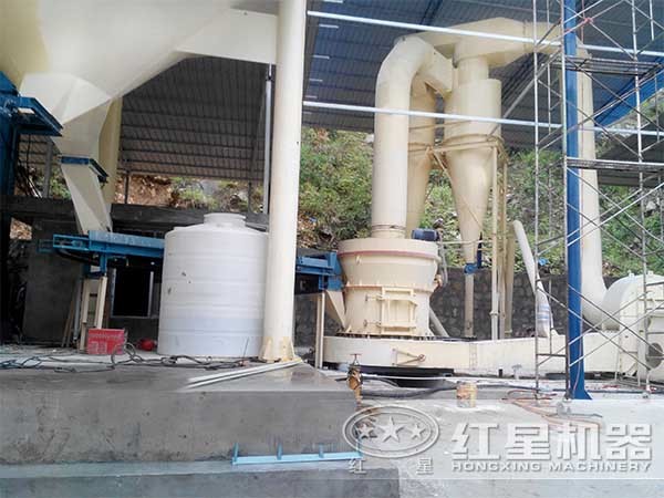 雷蒙磨機(jī)作業(yè)現(xiàn)場 雷蒙磨機(jī)作業(yè)現(xiàn)場