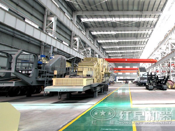 紅星移動(dòng)車(chē)載式打石機(jī)生產(chǎn)車(chē)間 紅星移動(dòng)車(chē)載式打石機(jī)生產(chǎn)車(chē)間