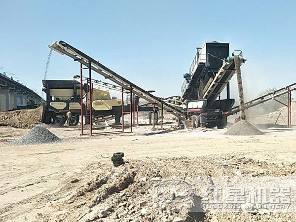 流動石頭破破碎機作業(yè)現場