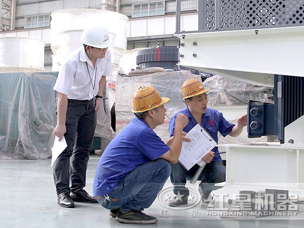 紅星廠家為用戶講解設(shè)備使用情況 紅星廠家為用戶講解設(shè)備使用情況