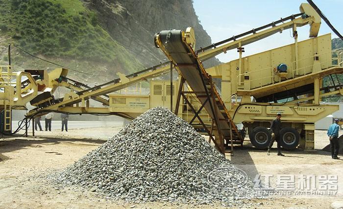 環(huán)保移動軋石機(jī)現(xiàn)場圖