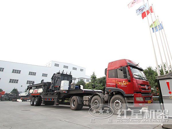 移動碎石機(jī)_磕石機(jī)可套上車頭開著走