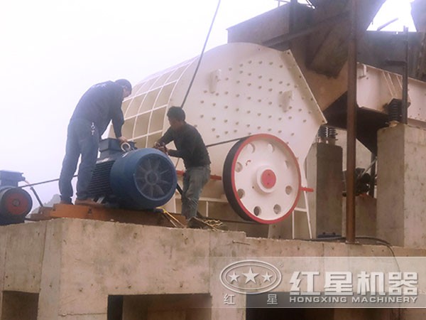 錘式破碎機(jī)安裝現(xiàn)場