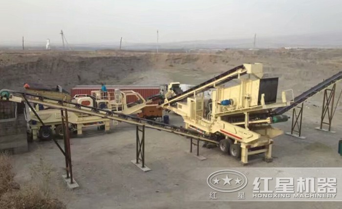 環(huán)保型輪胎式柴油機(jī)石子破碎機(jī)現(xiàn)場