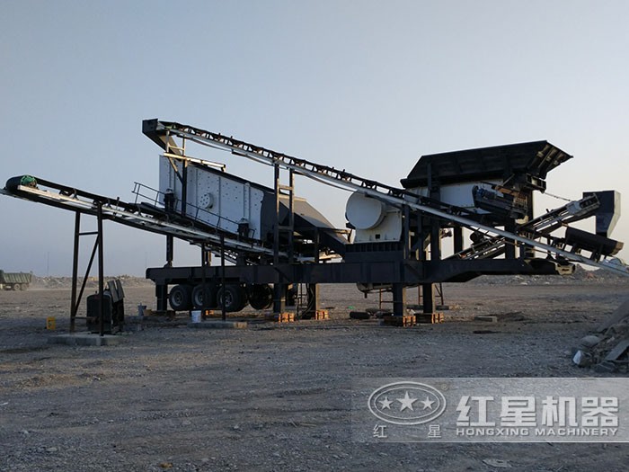 移動顎式破碎機(jī)作業(yè)現(xiàn)場