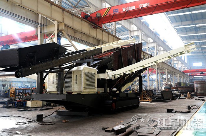 移動(dòng)石頭破碎機(jī)車間生產(chǎn)中 移動(dòng)石頭破碎機(jī)車間生產(chǎn)中