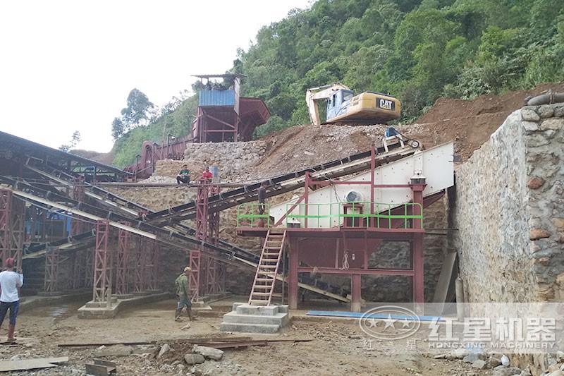紅星大型流動(dòng)破石機(jī)現(xiàn)場(chǎng)