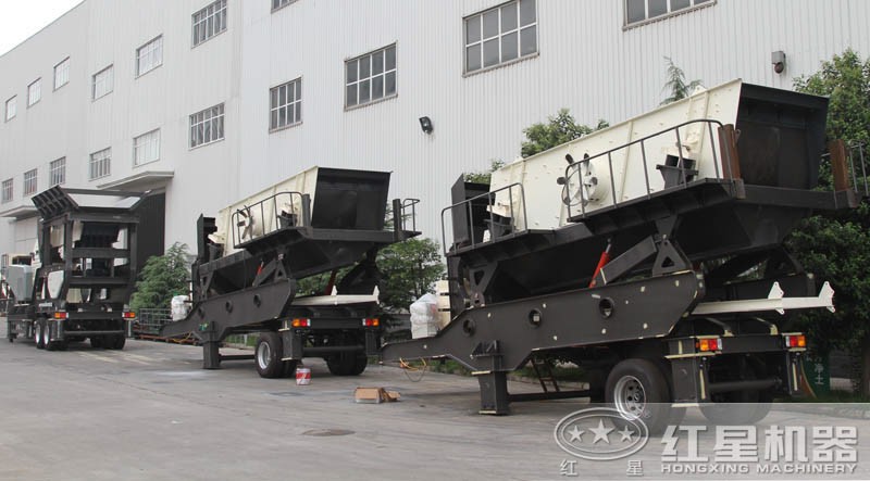 移動篩石機準(zhǔn)備發(fā)貨