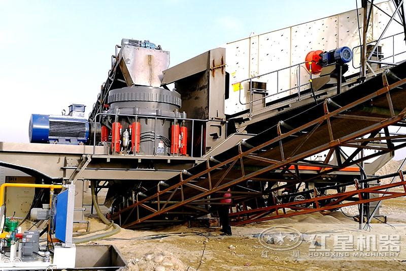 紅星安徽客戶配置可移動式打石頭機器，便捷性更好