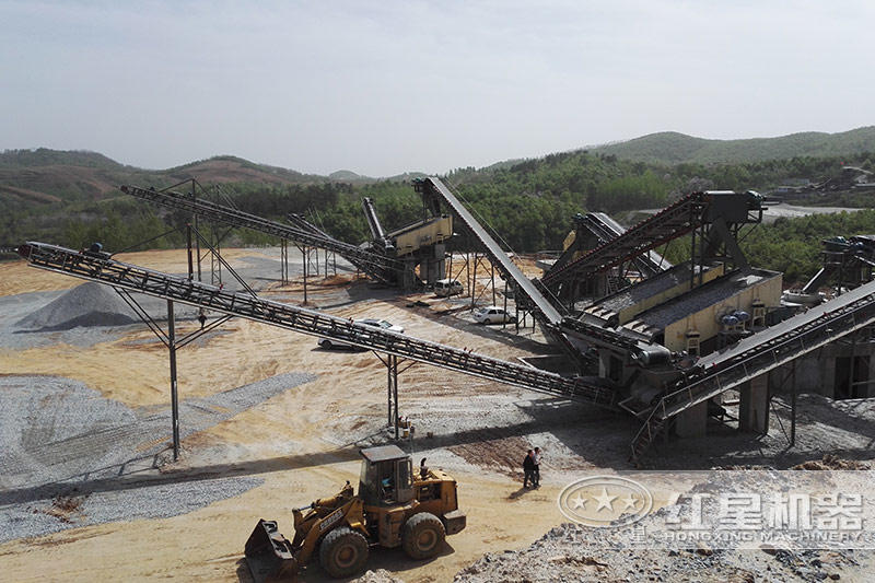 大型砂石骨料生產(chǎn)線現(xiàn)場(chǎng) 大型砂石骨料生產(chǎn)線現(xiàn)場(chǎng)