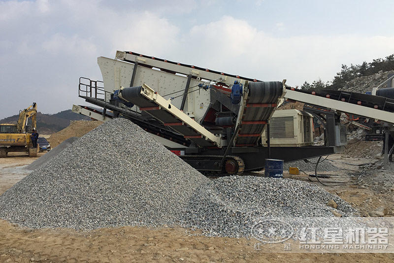 石頭破碎現(xiàn)場，配置履帶式破碎車