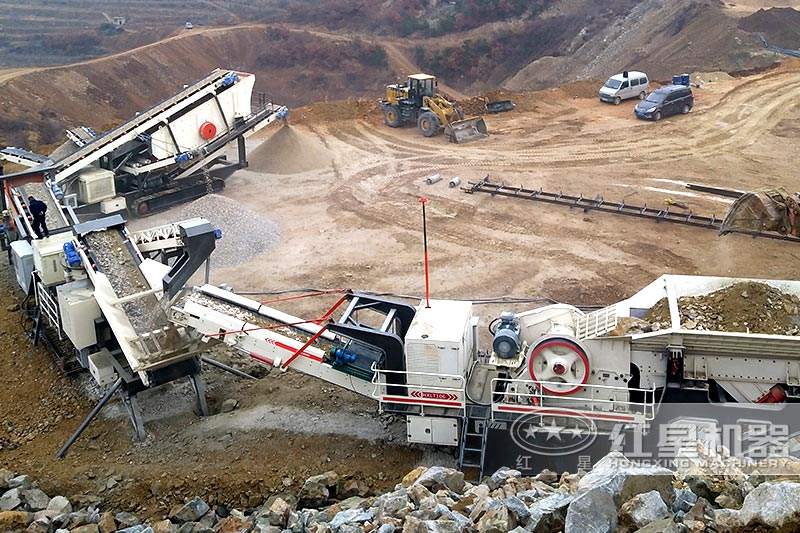 大型車載破碎機(jī)現(xiàn)場 大型車載破碎機(jī)現(xiàn)場