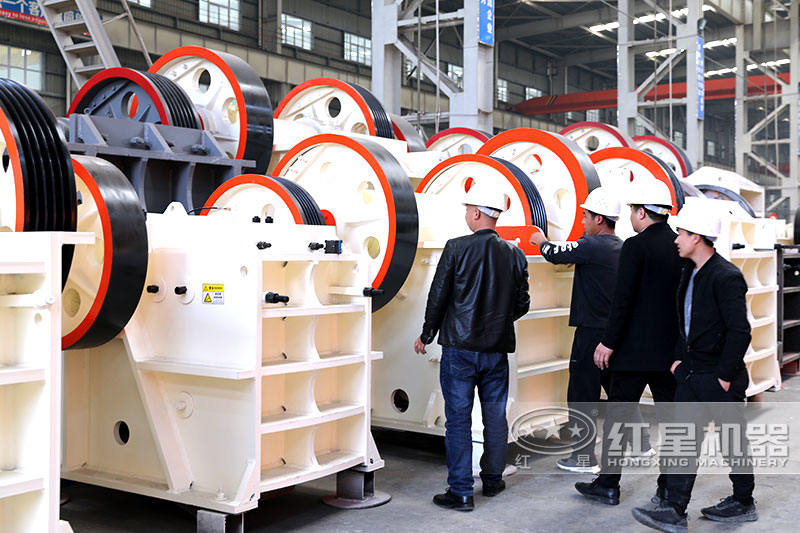 用戶到廠參觀小型顎式破碎機 用戶到廠參觀小型顎式破碎機