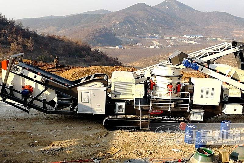 移動(dòng)式礦石圓錐破現(xiàn)場(chǎng) 移動(dòng)式礦石圓錐破現(xiàn)場(chǎng)