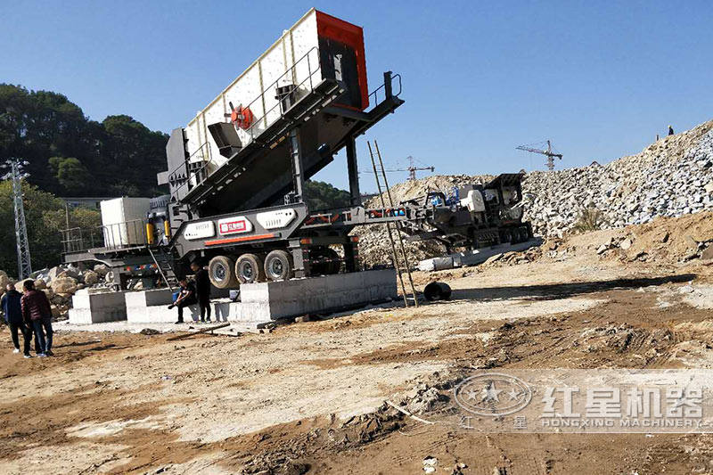 移動(dòng)打石機(jī)安裝現(xiàn)場(chǎng) 移動(dòng)打石機(jī)安裝現(xiàn)場(chǎng)
