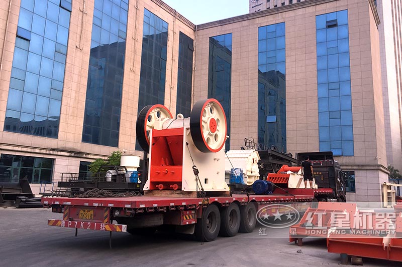 小型破石機發(fā)貨 小型破石機發(fā)貨