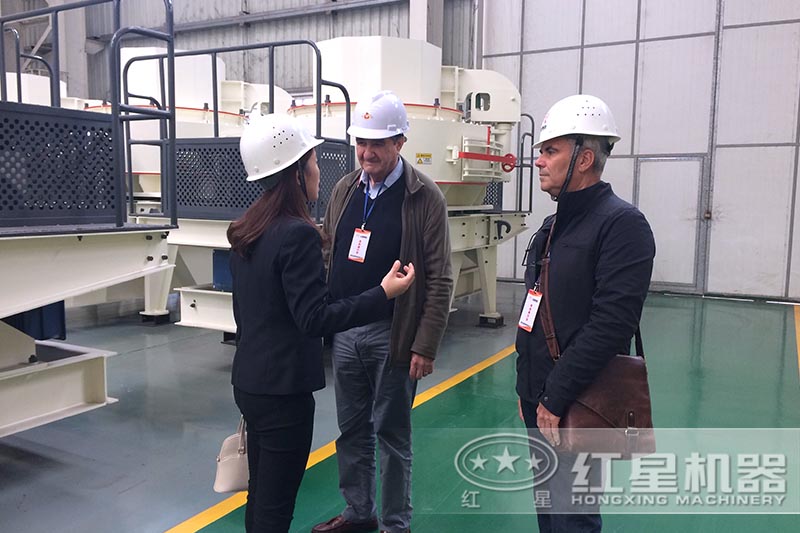 客戶(hù)來(lái)大型制沙設(shè)備廠參觀