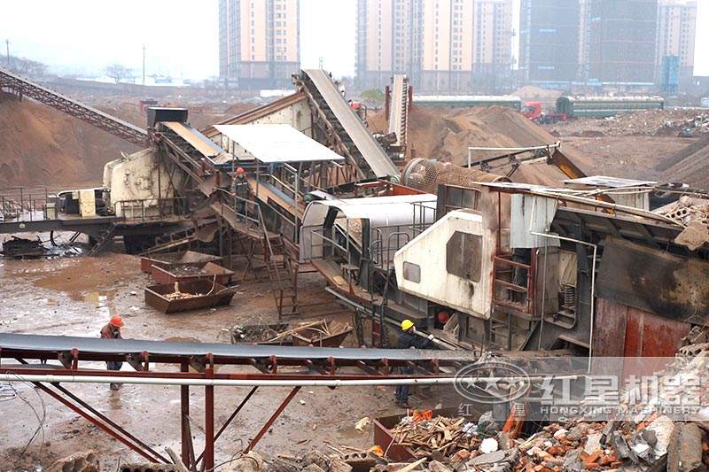 山東煙臺流動式粉碎機(jī)加工現(xiàn)場