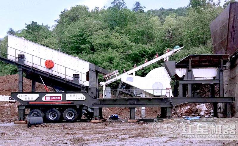 移動錘式破碎機(jī)現(xiàn)場