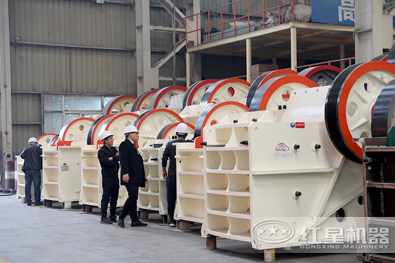 近距離參觀更能了解顎式石頭破碎機的材質(zhì)、構(gòu)造