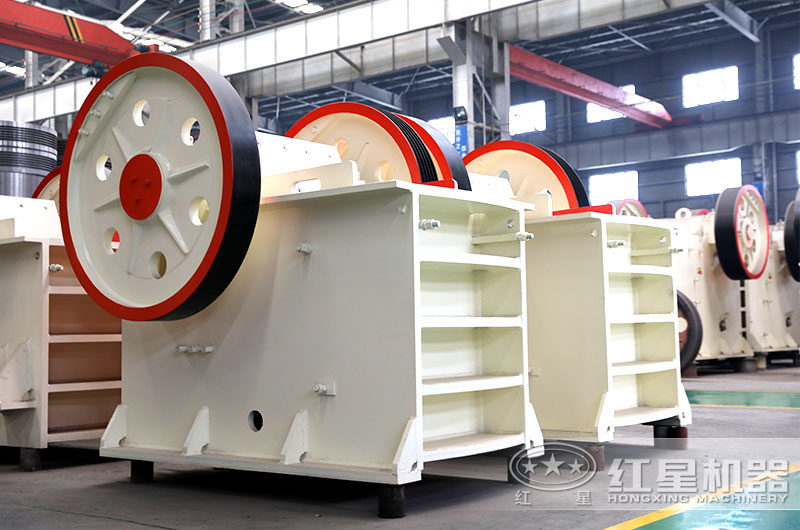 鄂破工作穩(wěn)定，破碎力度強(qiáng)，適合各種石料廠