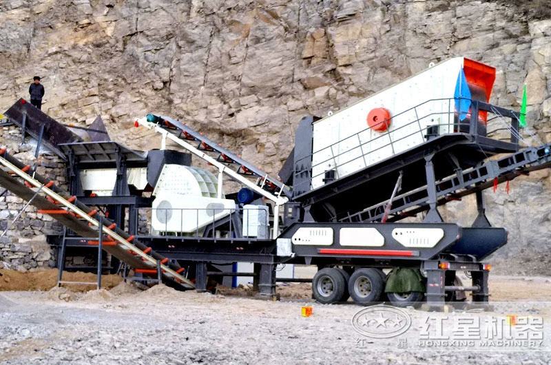 輪胎式單機組合移動式破碎機現(xiàn)場，時產(chǎn)量100噸左右