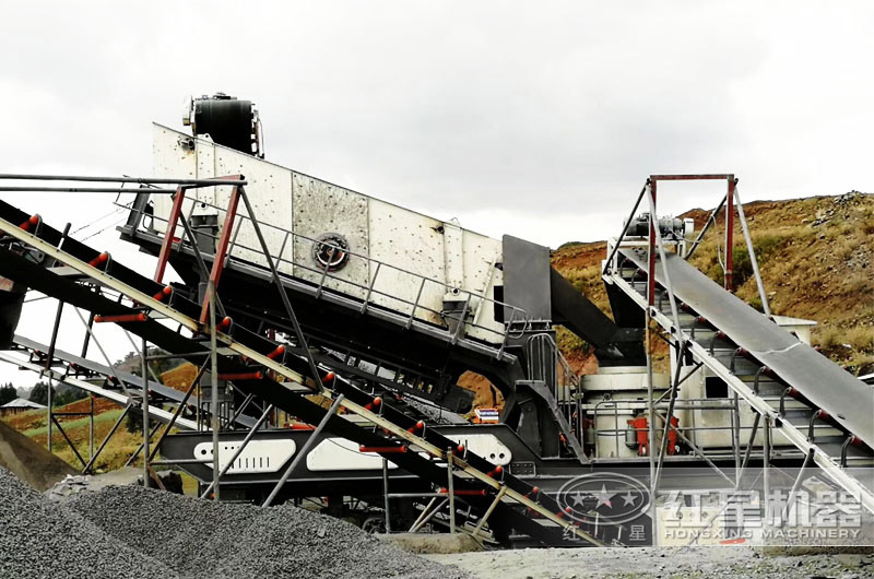 移動砂石分離設備生產(chǎn)現(xiàn)場，物料粒度分明，效率高