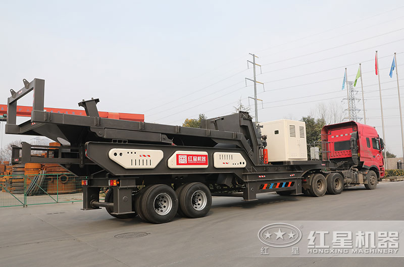 移動(dòng)破碎站設(shè)備發(fā)貨現(xiàn)場(chǎng)